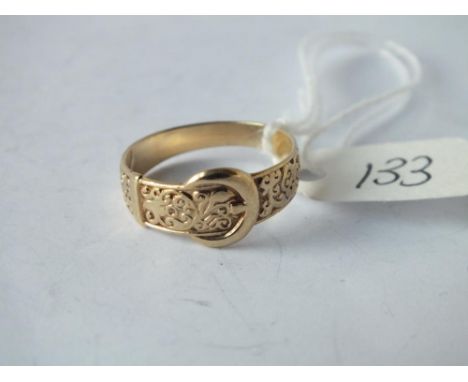 9ct engraved buckle ring approx size N 2g    