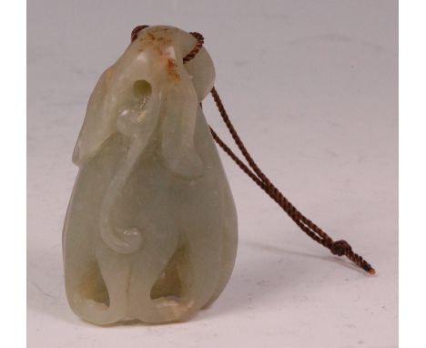 A Chinese carved celadon jade pendant in the form of a Buddha's hand, 5.2cm