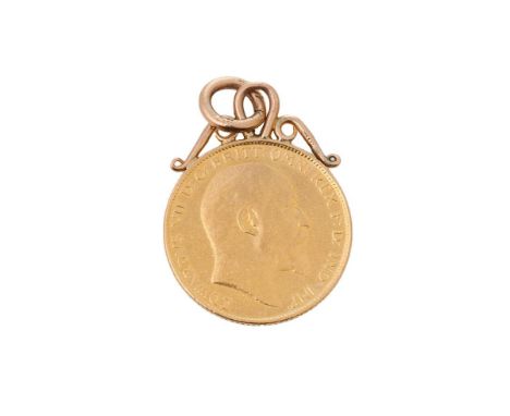 Half gold sovereign pendant 1907. Gold scroll top mount &amp; ring, weight 4.53g  