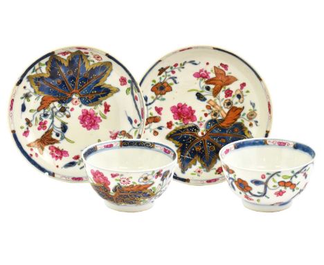 A Pair of Chinese Porcelain Tea Bowls and Saucers, Qianlong, painted in underglaze blue and famille rose enamels with the Tob