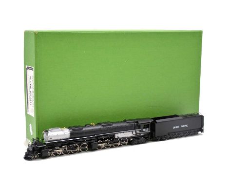 Overland Models HO gauge model railway steam locomotive and tender, UP 4-8-8-4 'Big Boy' no.4010, brass model, black livery, 