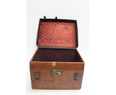 An early 20th century leather travelling trunk, with a single carry handle and a brass lock, 28cm high, 45cm long, 35cm deep 