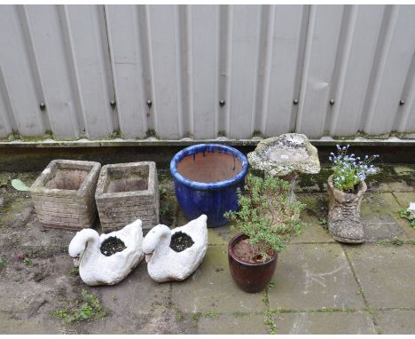 A SELECTION OF GARDEN ORNAMENTS AND PLANTERS including a pair of composite square planters with brickwork detail, a bird bath
