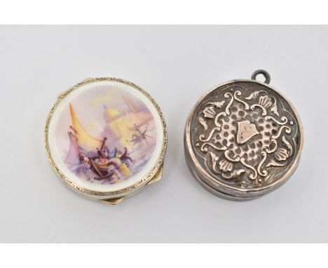 AN EARLY 20TH CENTURY SILVER MINIATURE COMPACT AND PILL BOX, both of circular outline, the miniature compact with white guill