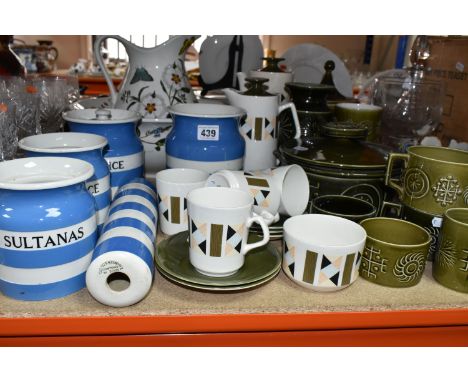 A LARGE COLLECTION OF CERAMIC KITCHENWARE INCLUDING PORTMERION, BESWICK AND T.G. GREEN 'CORNISH WARE', Portmeirion 'Totem' De