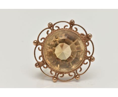 A 9CT GOLD CITRINE BROOCH, of a circular form, set with a large circular cut citrine, milgrain collet setting with a fine rop