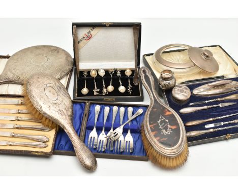 A BOX OF ASSORTED SILVER AND WHITE METAL WARE, to include a silver hammer effect hand held vanity mirror and matching hair br