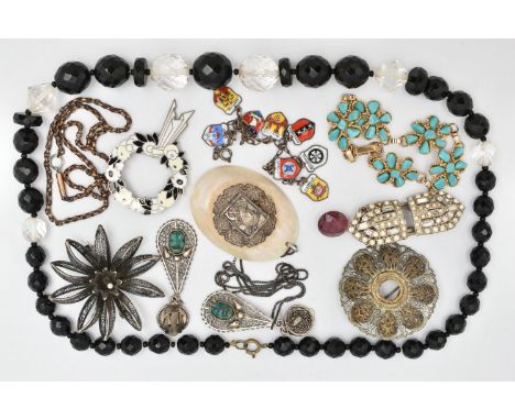 A SMALL ASSORTMENT OF JEWELLERY, to include a faceted bead necklace, a gold plated chain fitted with a barrel clasp, mother o