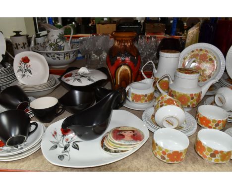 A SELECTION OF CERAMIC DINNERWARE AND SCHEURICH VASE including a 'Pontesa Ironstone Young Range' dinner set consisting of sev