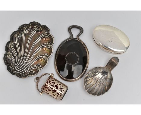 FIVE ITEMS OF SILVER, to include an oval polished snuff box, hinged cover, engraved initials 'J.J.G' to the base, gilt interi