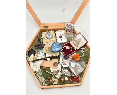 A BOX OF ASSORTED ITEMS, a hexagonal wooden and glass lidded display box with green fabric interior, with a carved high relie