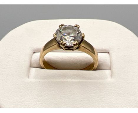 Ladies 9ct gold cz solitaire ring. Size M 3.4g