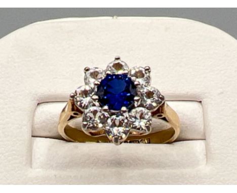 Ladies 9ct gold blue and white stone cluster ring. Featuring 8 cz and a blue centre stone. Size L 2.9g