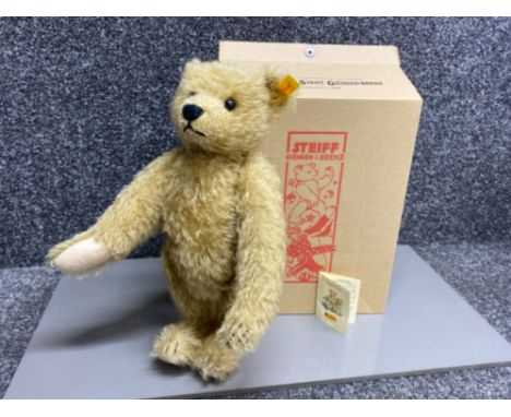 Limited edition Vintage German Steiff teddy bear, part of the ‘classic-Serie’ - ‘classic teddybar 33’ number 005367, with ori