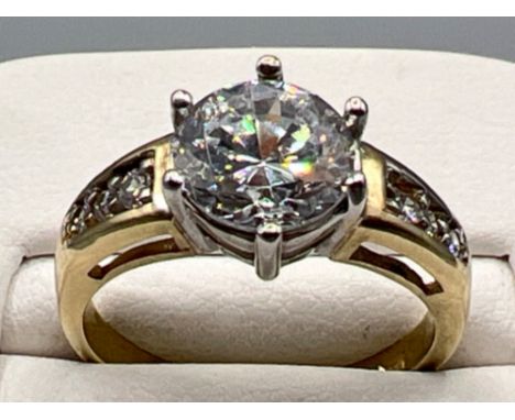 Ladies 9ct gold cz ring 4.1g size N1/2