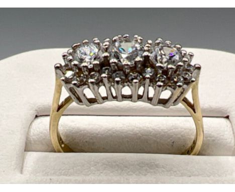 Ladies 9ct gold cz cluster ring. Size N 2.8g