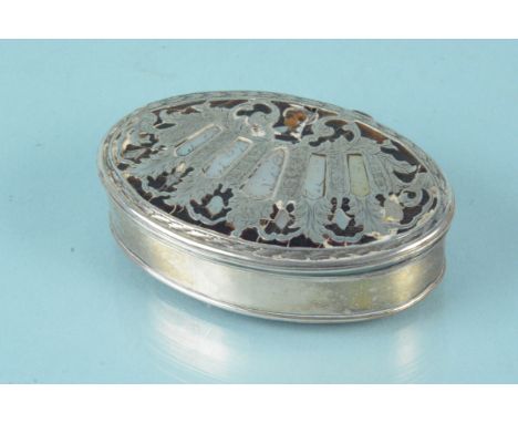 An antique white metal oval table snuff box with tortoiseshell panel to bottom and pierced decoration to lid set with tortois