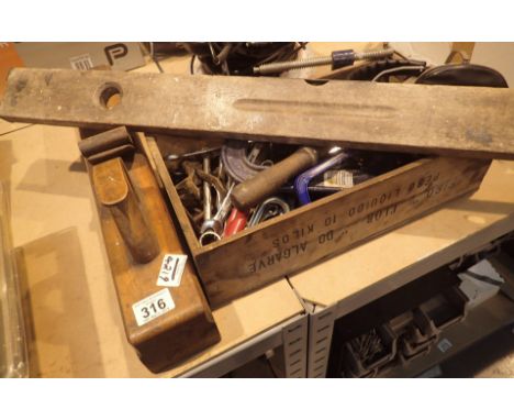 Block planes and a quantity of tools