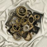 Konvolut Rahmen und Gläser für Mini...: Zahlreiche Miniaturenrahmen aus Metall und anderen Mater...