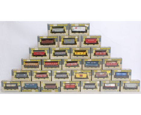 WRENN RAILWAYS: A collection of 27x original vintage Wrenn 00 Gauge freight trailers / wagons, each in original boxes.

NOTE: