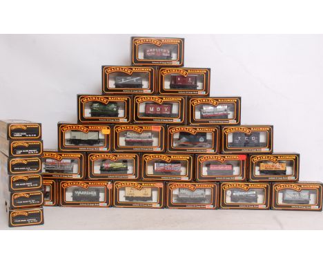 MAINLINE: A collection of 27x Mainline railway trainset 00 gauge freight wagons / trailers. Each in original box.

NOTE: This