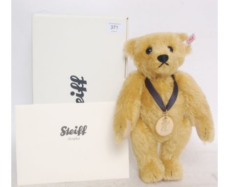 STEIFF; Bear Of The Year 2010 663666, complete with original box and certificate stuffed toy teddy bear