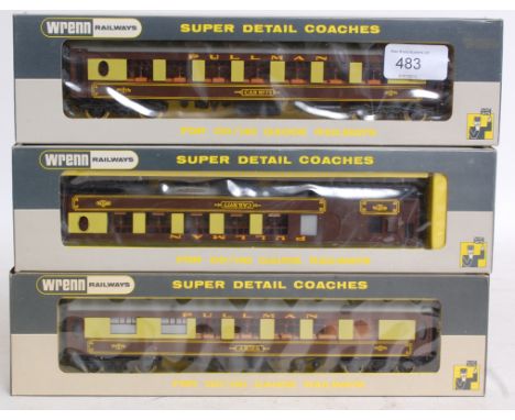 WRENN: A collection of 3x vintage Wrenn railway trainset Pullman Cars carriages: W6000, W6001 and W6002. Each in original box