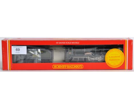 HORNBY: An original Hornby 00 Gauge R553 limited edition Schools Class St Lawrence Co-co. In original box with paperwork.

No