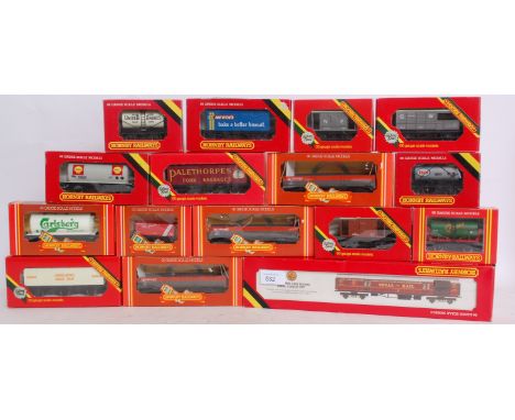 HORNBY: A collection of 15x Hornby railway trainset tenders and wagons, along with an R413 Mail Coach. Each in original box.
