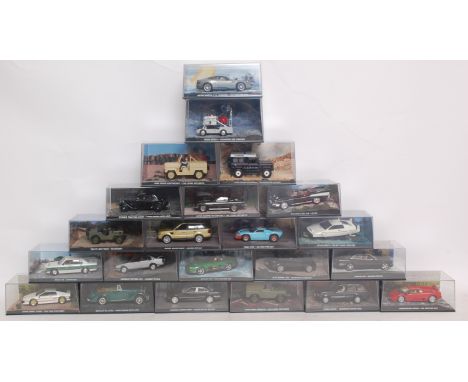 JAMES BOND; A good collection of 22 James Bond 007 diorama diecast model cars / vehicles from the films.