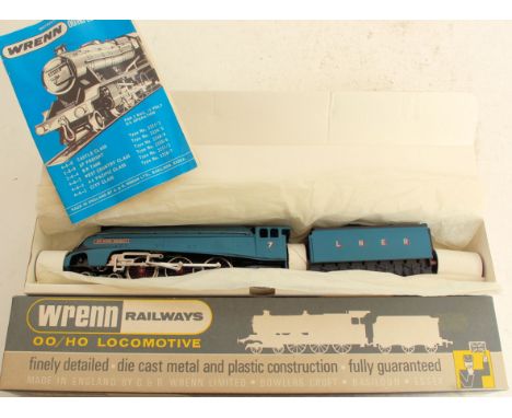 WRENN: An original Wrenn Railways 00 gauge W2212 4-6-2 Gresley locomotive. Appearing unused, in original box, with instructio