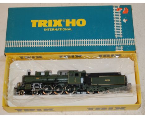 TRIX: An original vintage Trix HO Gauge railway trainset locomotive 2408 in original box.

NOTE: This lot comes from an exten