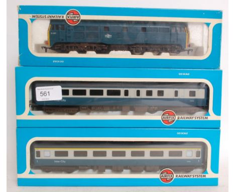 AIRFIX: An original 00 Gauge Airfix Inter-City 54100-6 locomotive along with two boxed carriages.

NOTE: This lot comes from 