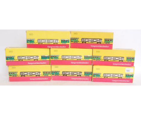 SCHICHT: A collection of 8x original Schicht HO Scale boxed railway trainset carriages: 426-33, 426-37, and 6x 426-35. 

NOTE