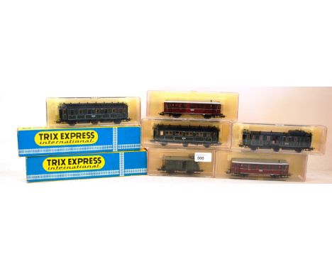 TRIX: A collection of 8x vintage Trix Railways carriages, two International, 3773 and 3776, and others. See illustration.

NO