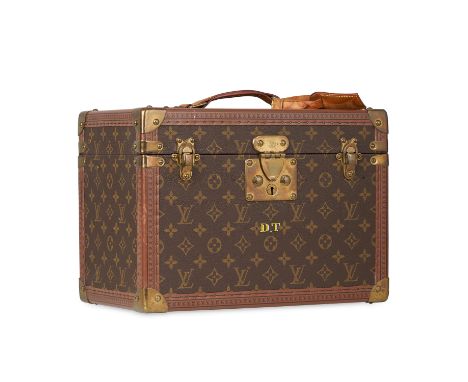 LOUIS VUITTON BOITE PHARMACIE MONOGRAM TRAIN CASE Condition grade C+. Monogram coated canvas exterior with brown leather edge