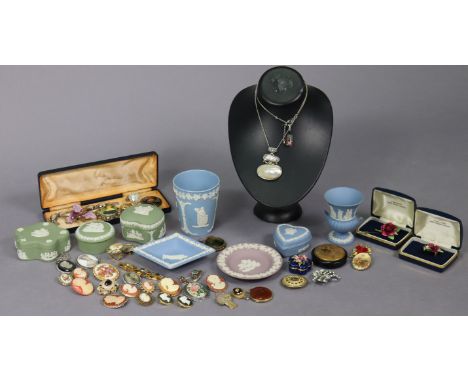 Eight various items of Wedgewood jasperware; various items of cameo jewellery; &amp; various items of costume jewellery.