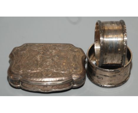 A pair of silver napkin rings and an 18th century continental silver snuff box. 