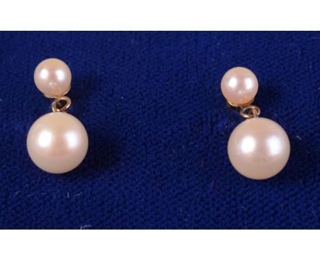 A pair of Mikimoto pearl earrings.   Condition report:  No damage. The box is marked 'Mikimoto' and we have no reason to beli