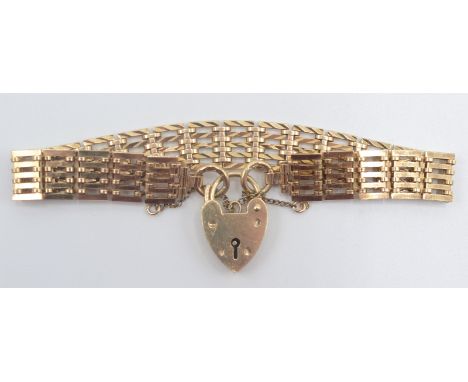 A 9ct gold gate link bracelet with padlock clasp, 15.9g.