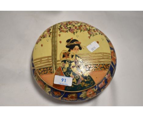 A modern Japanese Satsuma porcelain lidded bowl, decorated with Geisha and floral designs, highlighted in gilt
8cm x 18cm&nbs