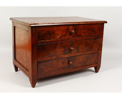 AN APPRENTICE'S FRENCH THREE DRAWER STRAIGHT FRONT COMMODE. W45cm x D27cm x H30cm