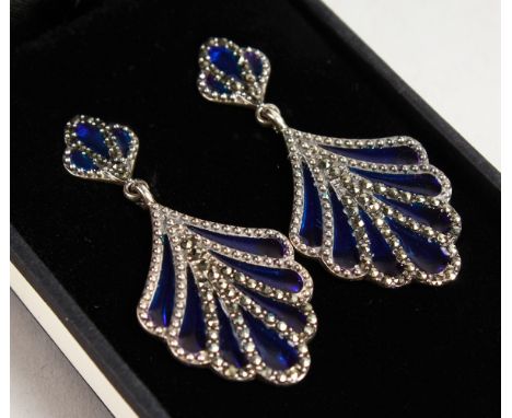 A PAIR OF SILVER AND PLIQUE ENAMEL DROP EARRINGS.
