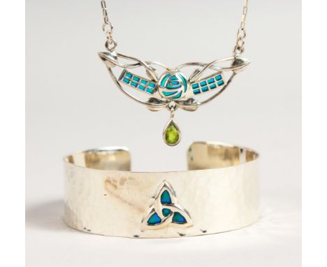 A CELTIC TYPE SILVER BANGLE AND NECKLACE.