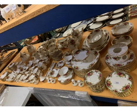 A LARGE COLLECTION OF ROYAL ALBERT OLD COUNTRY ROSES DINNER WARE TO INCLUDE PLATES, SIDE PLATES, DESERT PLATES, BOWLS, TEAPOT