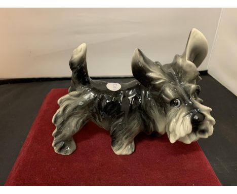 A CERAMIC SYLVAC STYLE 'SCOTTIE DOG' 