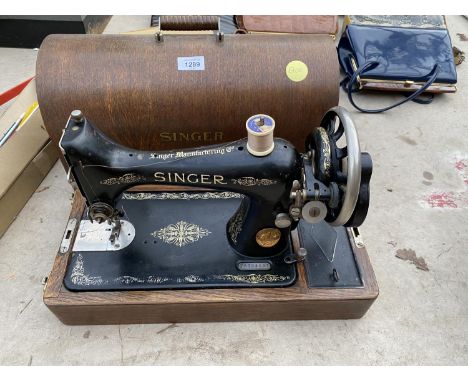 A VINTAGE SINGER SEWING MACHINE COMPLETE WITH CASE 