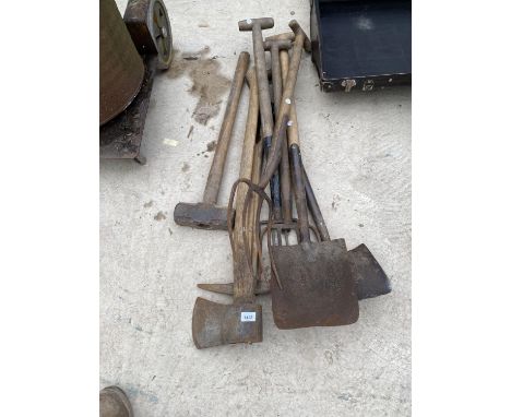AN ASSORTMENT OF VINTAGE GARDEN TOOLS TO INCLUDE SPADES,FORKS AND AXES ETC 