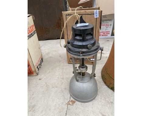 A VINTAGE UAPALUX PREASURE LANTERN 