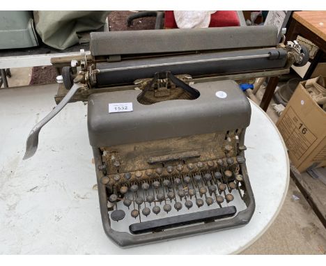 A VINTAGE REMINGTON RAND TYPE WRITER 